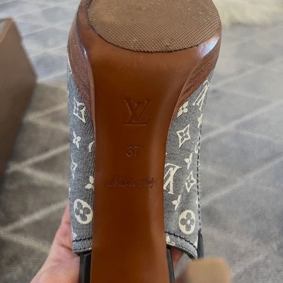 Louis Vuitton Peep Toe Sandals with Wooden Heel - Picture 4 of 9